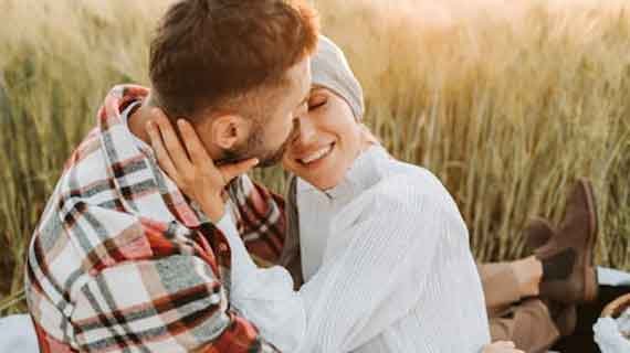 Cara memikat hati wanita dari jarak jauh