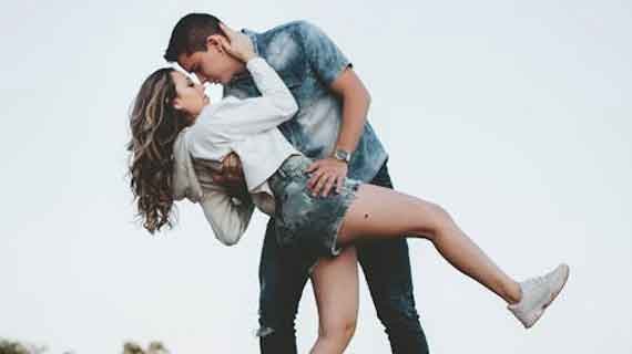 Parfum Pengasihan Untuk Penarik dan Pembuka Aura Cinta