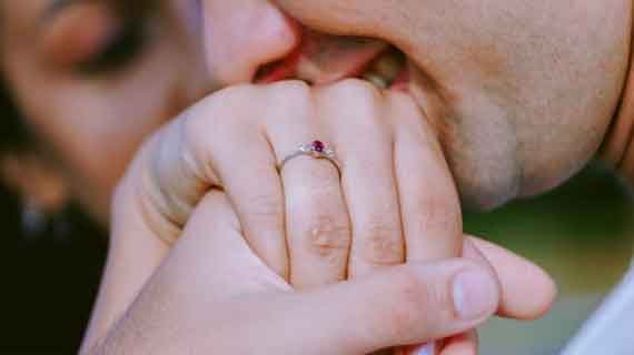 Mantra untuk meluluhkan hati wanita