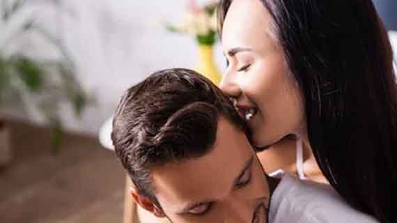 Parfum Perangsang Wanita Terbaik & Ampuh