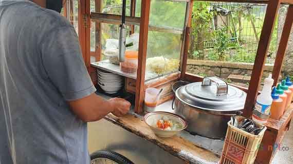 Pelaris jualan bakso
