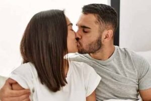 Cara Membuat Pria Jatuh Cinta Jarak Jauh Alami