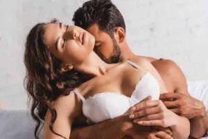 Perbedaan Jatuh Cinta Dan Kena Pelet Secara Gaib