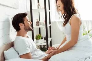 Cara memikat hati pria lewat chat dengan aura