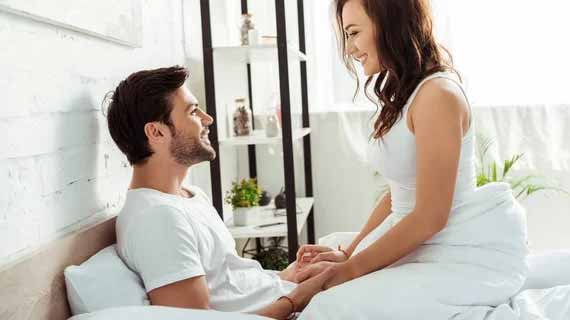 Cara memikat hati pria lewat chat dengan aura