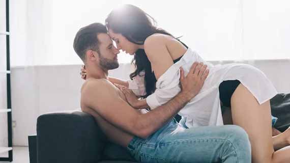 Pelet media celana dalam wanita