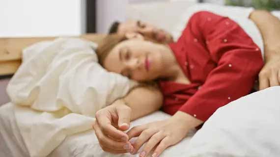 Supaya istri tunduk dan patuh pada suami